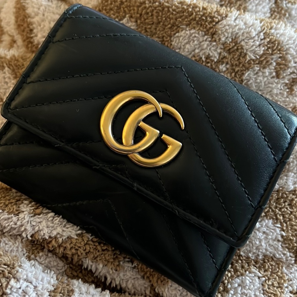GUCCI MARMONT WALLET “USED” but BARELY❤️